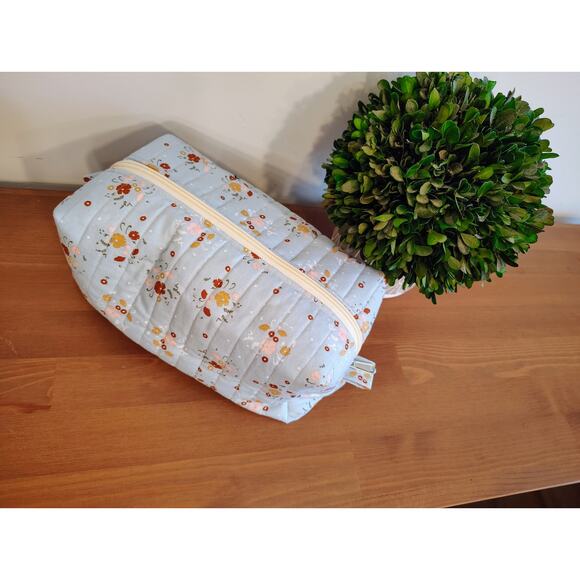 NEW Personalized / Quilted/ Handmade BOXY BAG! Cornflowers - Picture 3 of 13